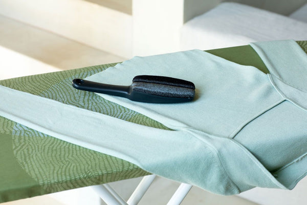 Brabantia Clothes Brush Dark Grey - 1