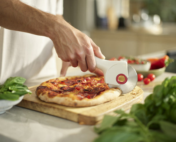 Joseph Joseph Ringo Pizza Wheel - Ideal For Cutting Pizzas, Pastries And Sandwiches - 2