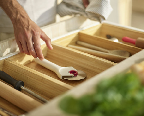 Joseph Joseph Ringo Pizza Wheel - Ideal For Cutting Pizzas, Pastries And Sandwiches - 1