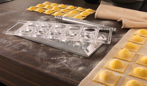 Marcato Ravioli Tablet w/Rolling Pin - Silver - 1