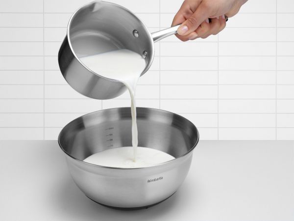 Brabantia Stainless Steel Mixing Bowl for Dough, Pastry, Cake, Or Cookie Mixes – 1.6L - 1