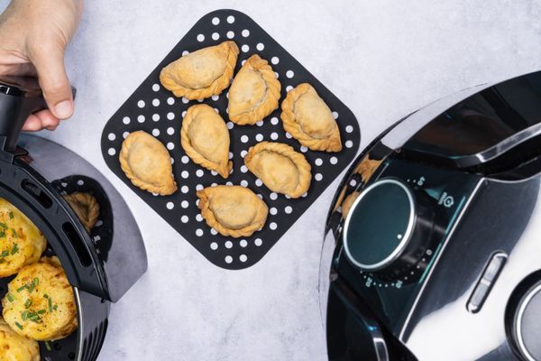 Cuisena Air Fryer Silicone Square Mat Black & Grey 18.5cm Set/2 - 3