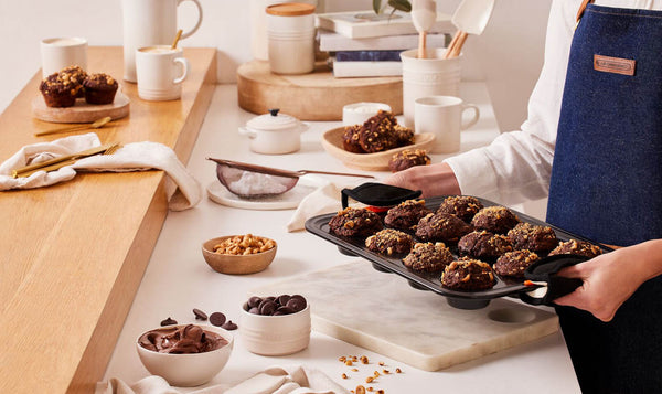 Le Creuset 12 Cup Muffin Tray - 3